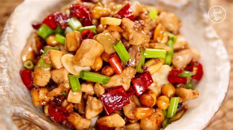  Gundongbao Ji (Kung Pao Chicken) - Lezzetli ve Acılı Bir Çin Klasikliği Mi?