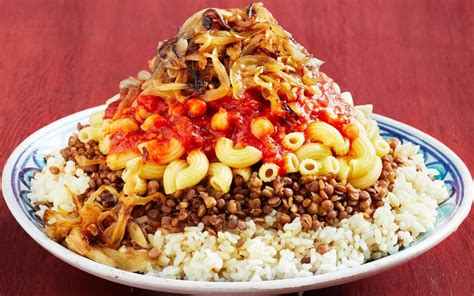  Koshari Mısır ve Makarna Fırtınası: İskenderiye'nin Gizli Hazinesi!