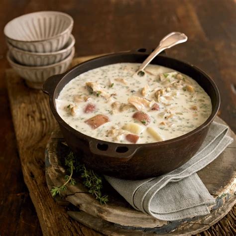  New England Clam Chowder: Bir Deniz Mahsülü Şöleni ve Konforlu Bir Kucaklama İçinde!