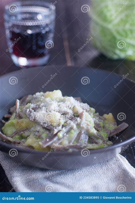  Pizzoccheri! Geleneksel Bir Dağ Makarnası İle Kremamsı Peynir ve Yeşil Sebzelerin Enfes Dansı